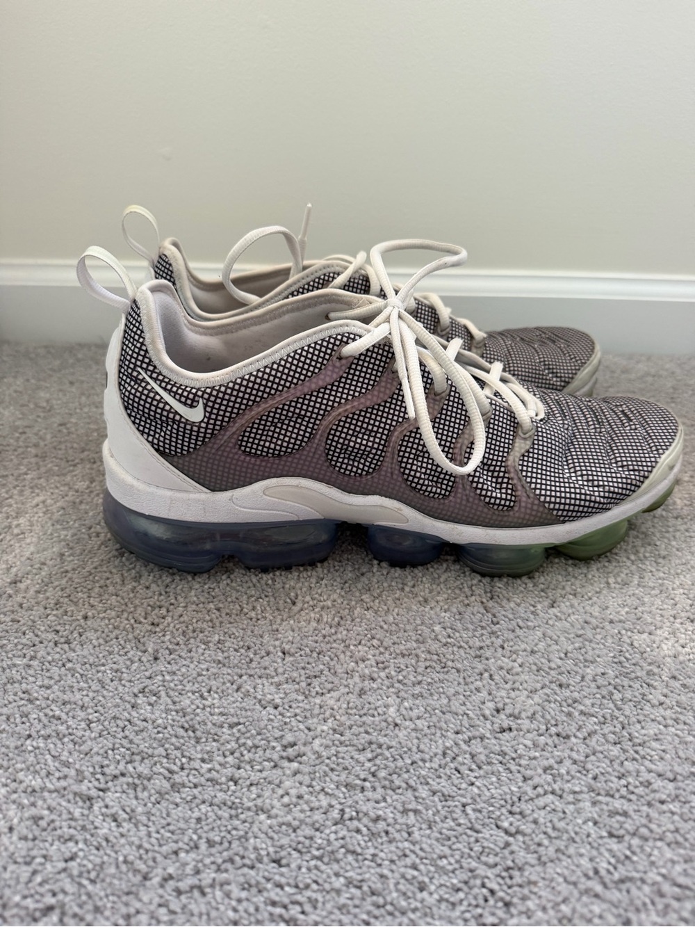 Nike Men's Knit Athletic Sneakers - White and Gray